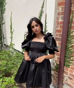 Selkie The Da Vinci Puff In Caviar Clothing